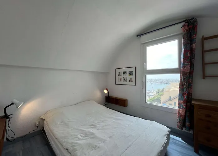아파트 Dernier Etage Avec Terrasse Vue Port Gn400-028 *
